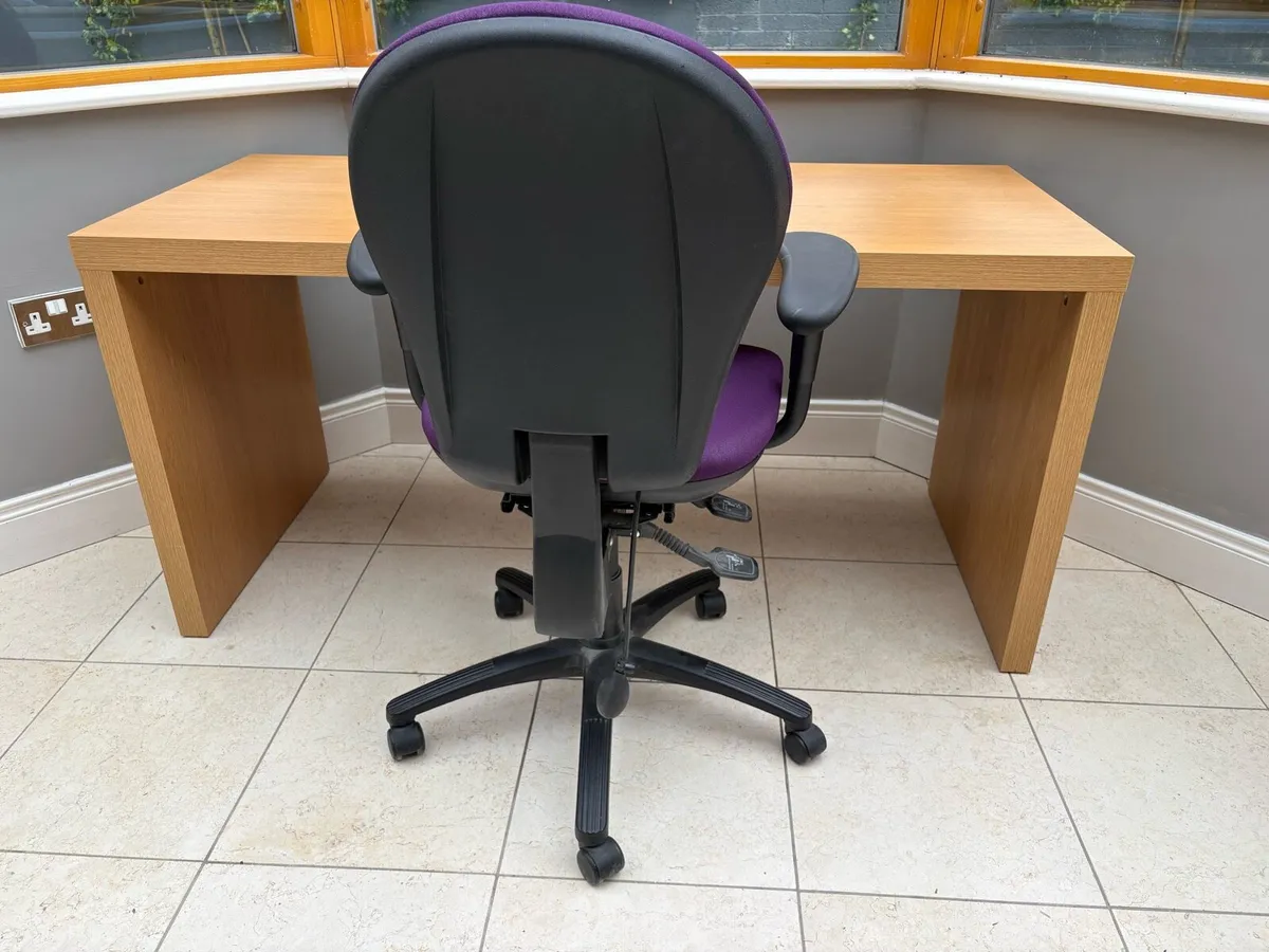Desk and office chair - Image 3
