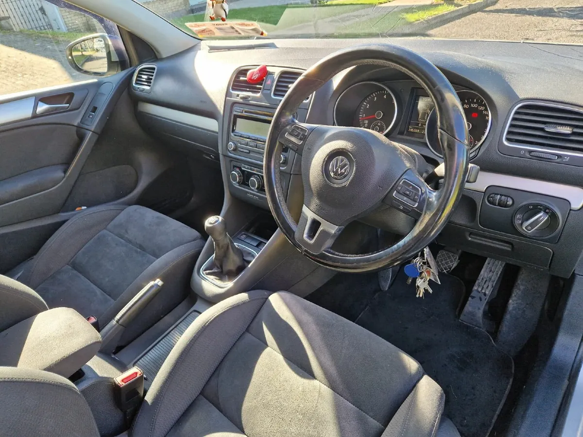 Volkswagen Golf 2009 - Image 2