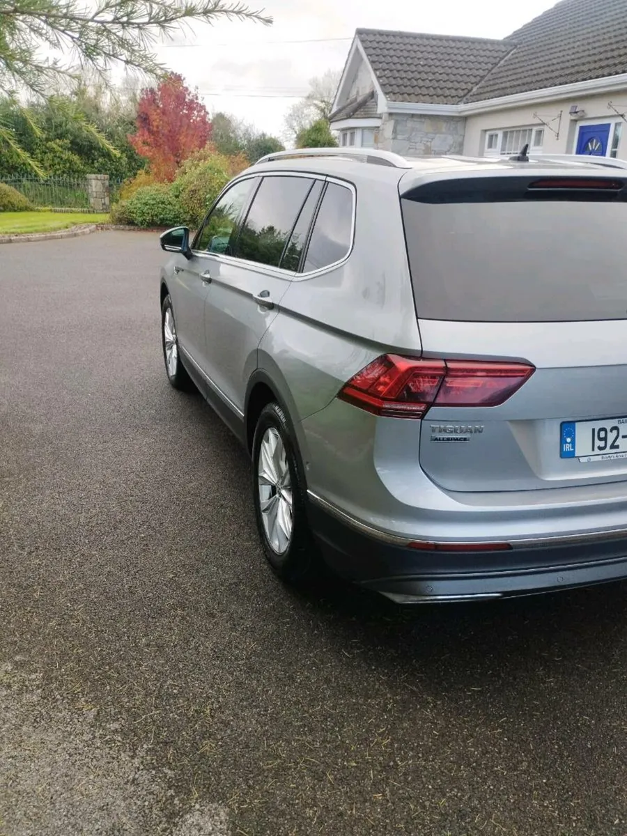 2019 Volkswagen Tiguan Allspace 2.0L TDI Highline - Image 2