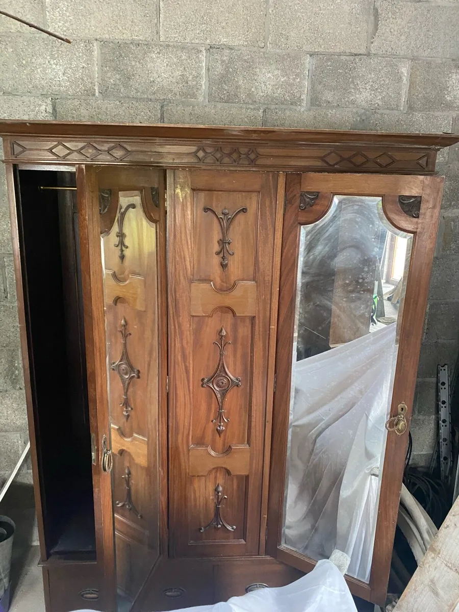Antique wardrobe - Image 2