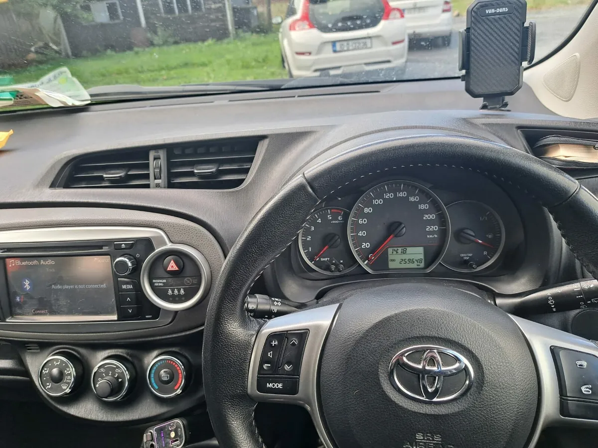 Toyota yaris 2013 - Image 2