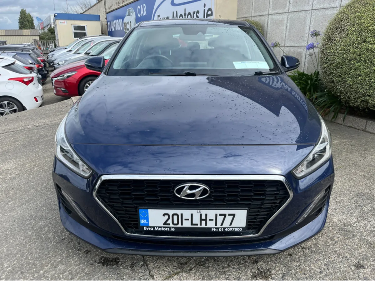 Hyundai i30 DELUXE 1.6 DIESEL //REVERSE CAMERA//CA - Image 2