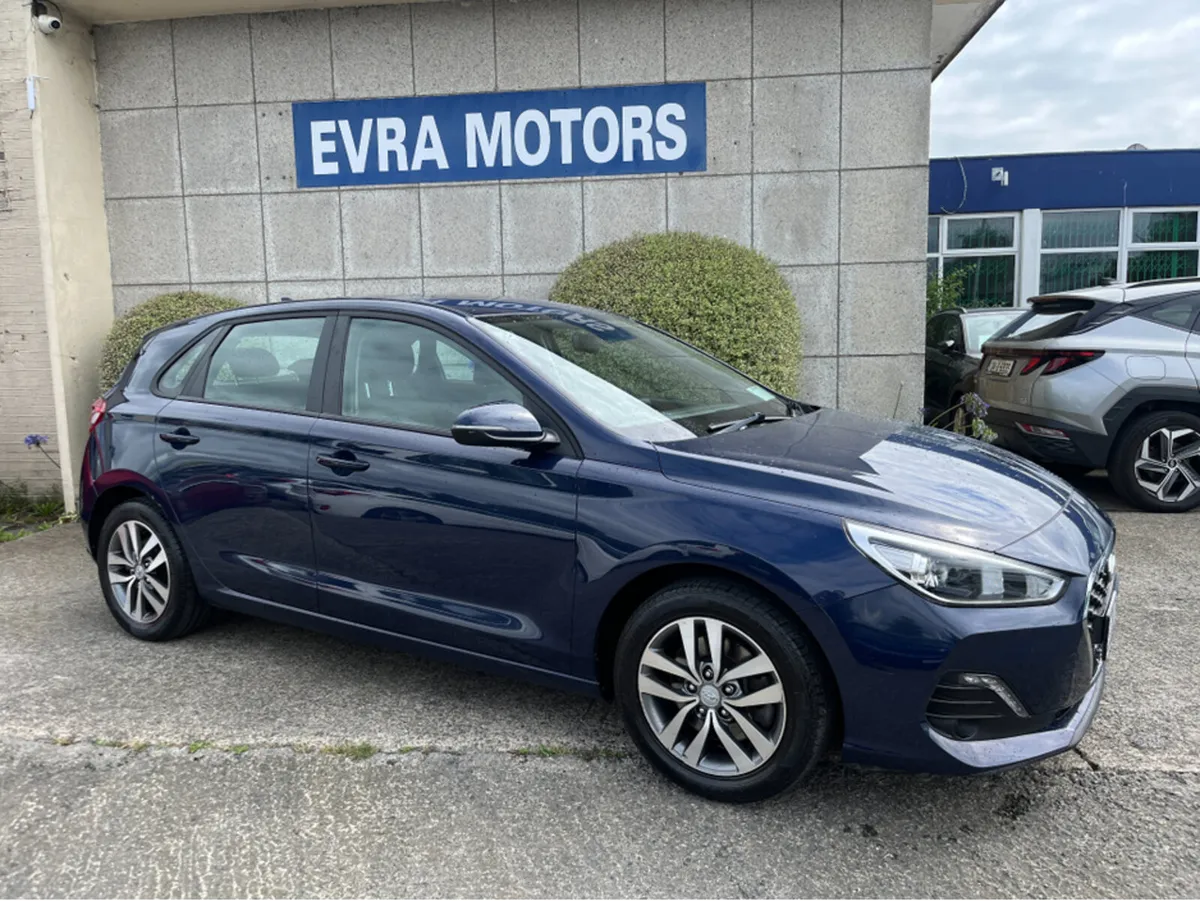 Hyundai i30 DELUXE 1.6 DIESEL //REVERSE CAMERA//CA - Image 3