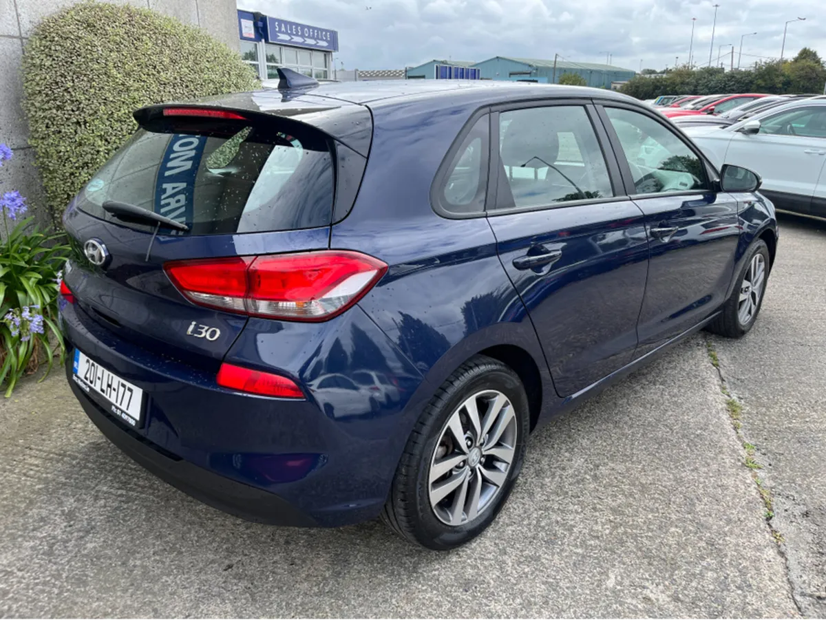 Hyundai i30 DELUXE 1.6 DIESEL //REVERSE CAMERA//CA - Image 4