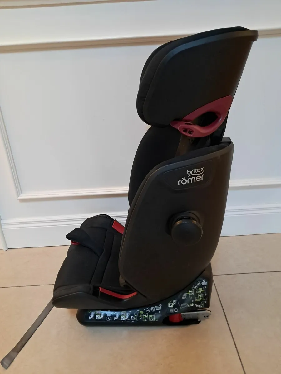 Britax Römer Advansafix IV R Car Seat - Image 1