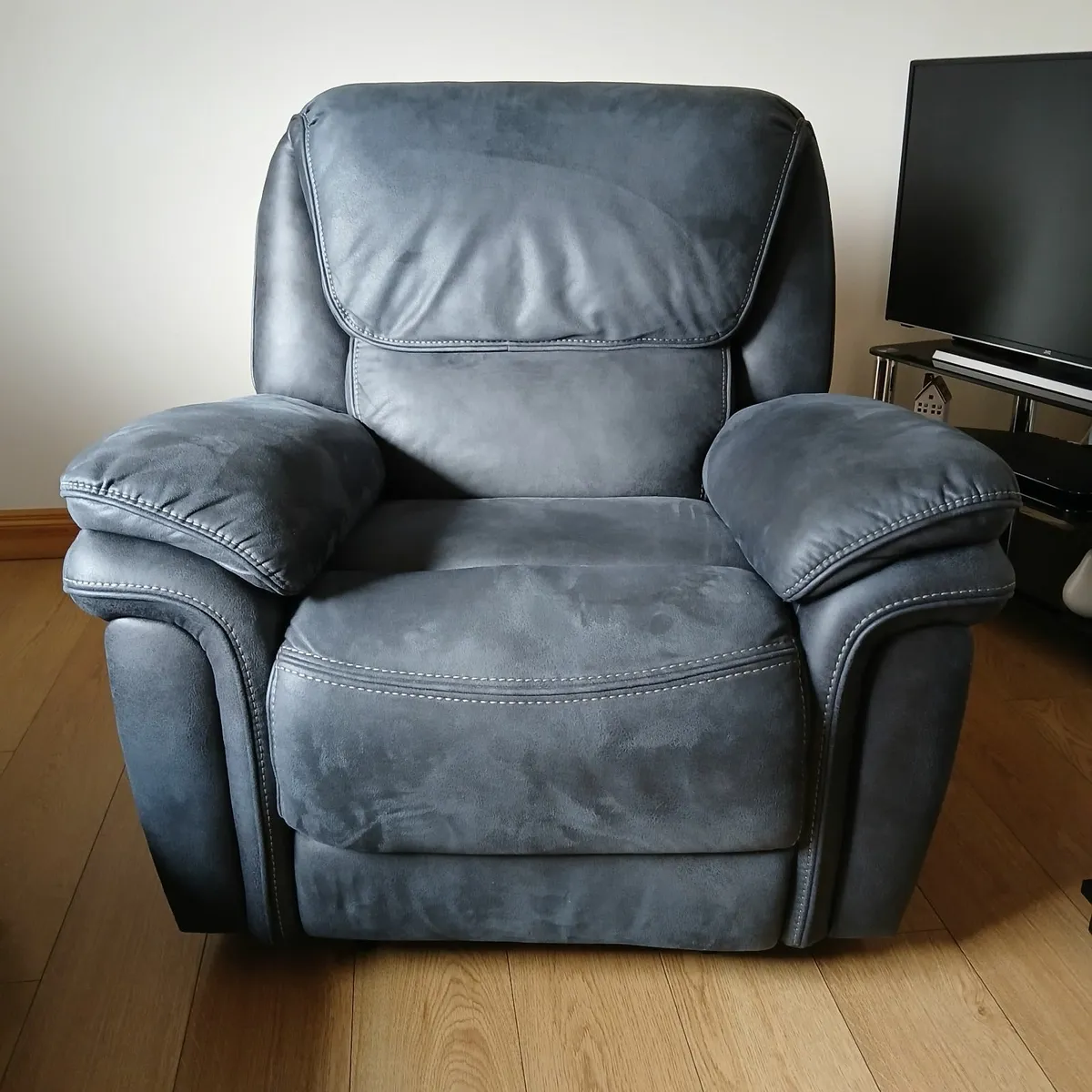 Armchair Recliner - Image 1