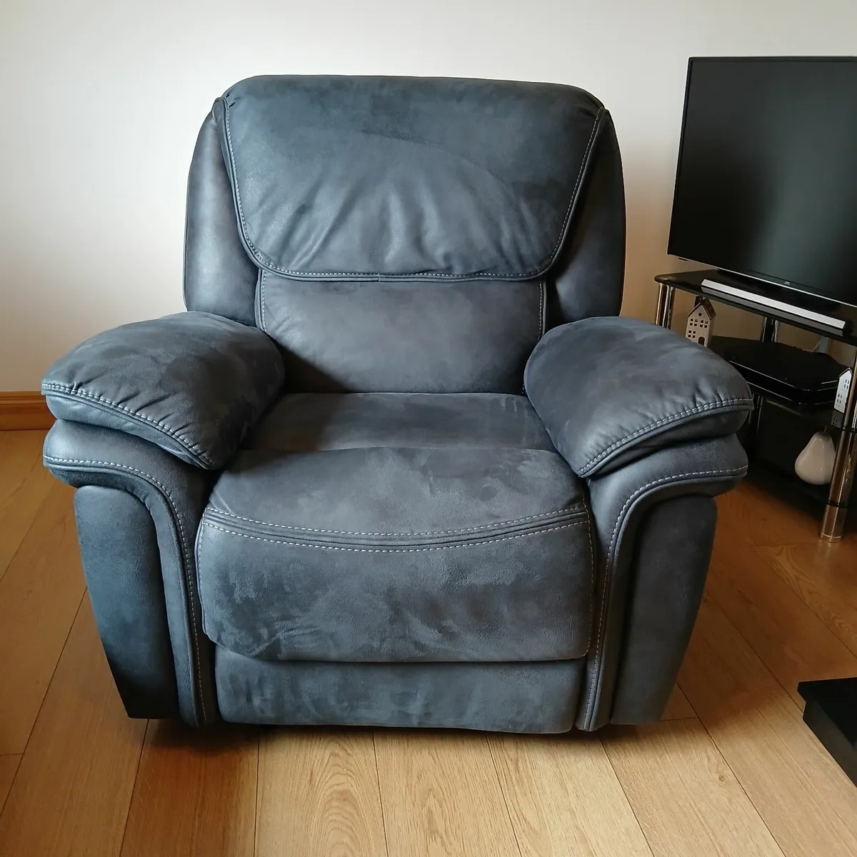 Armchair Recliner - Image 2