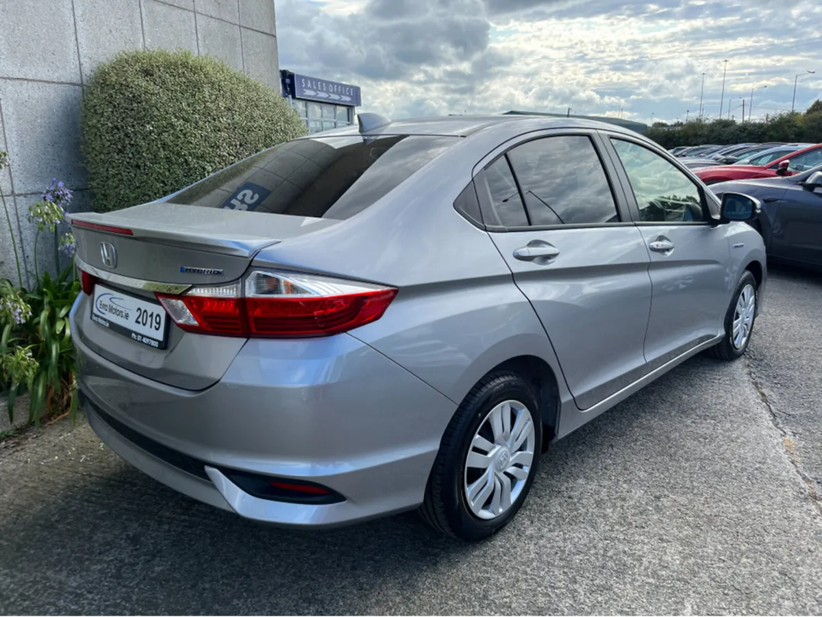 Honda Grace AUTOMATIC HYBRID 1.5 PETROL //LOW MILE - Image 4