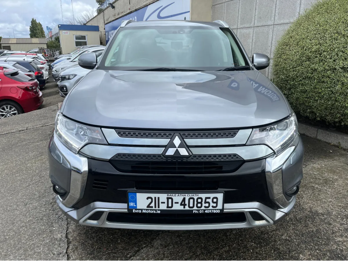 Mitsubishi Outlander DESIGN PHEV 2.4 PETROL //HEAT - Image 2