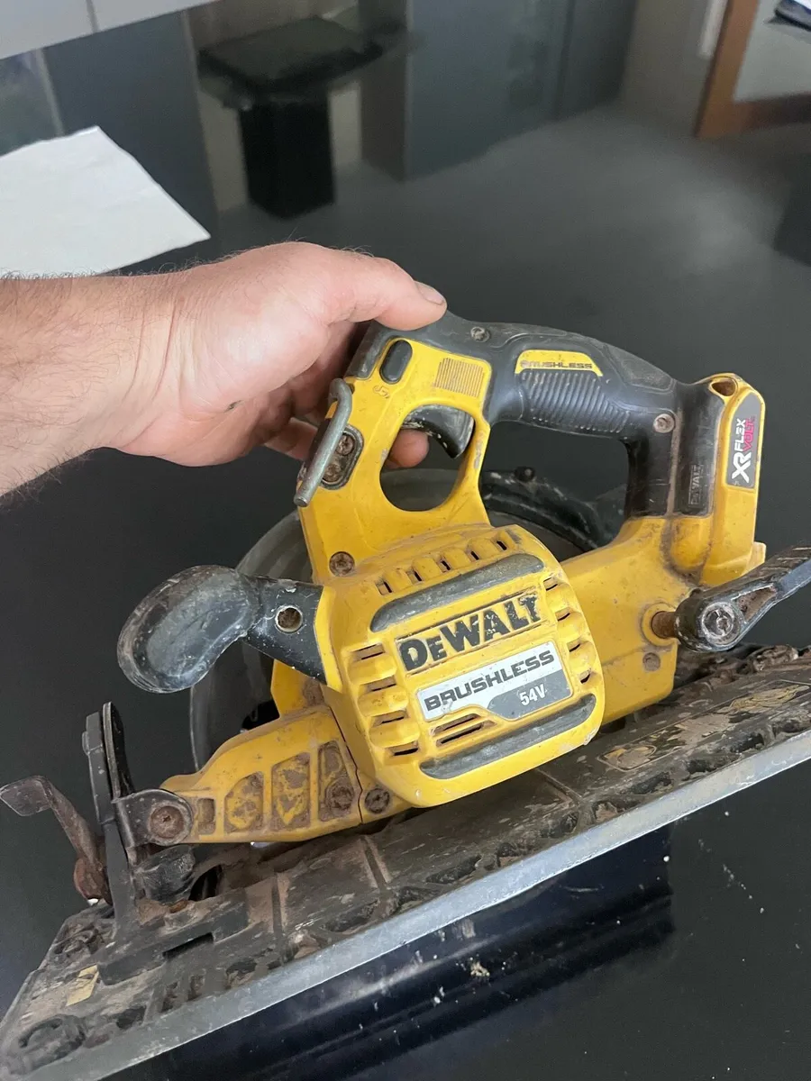 Dewalt 54v saw - Image 1