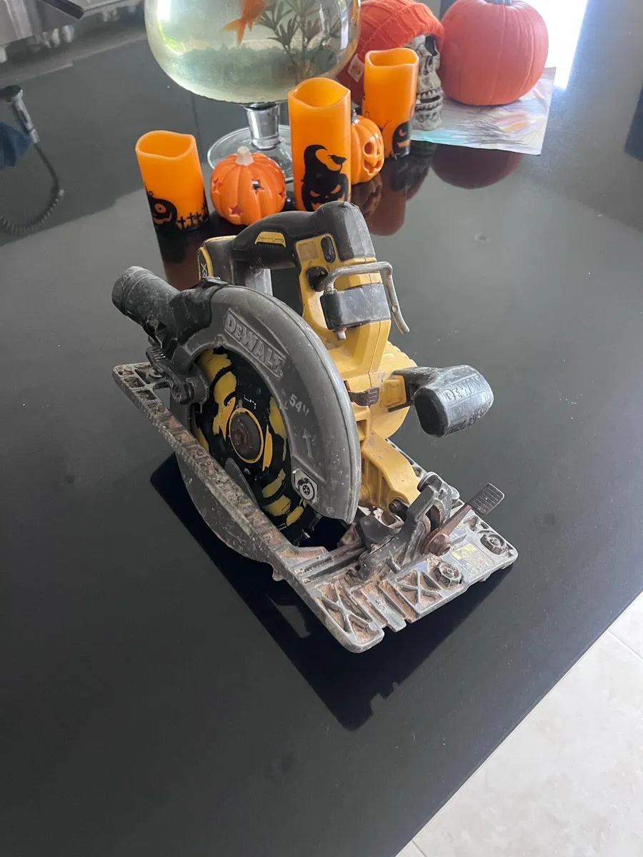 Dewalt 54v saw - Image 2