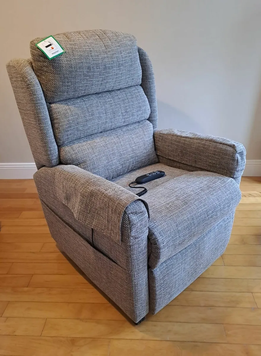 Riser/Recliner Chair - Image 2