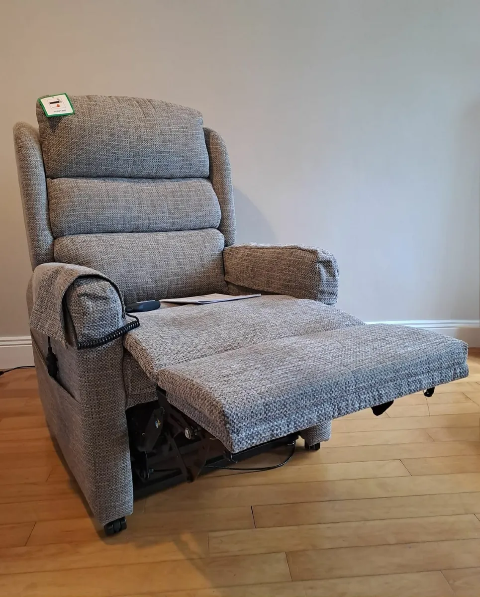 Riser/Recliner Chair - Image 3