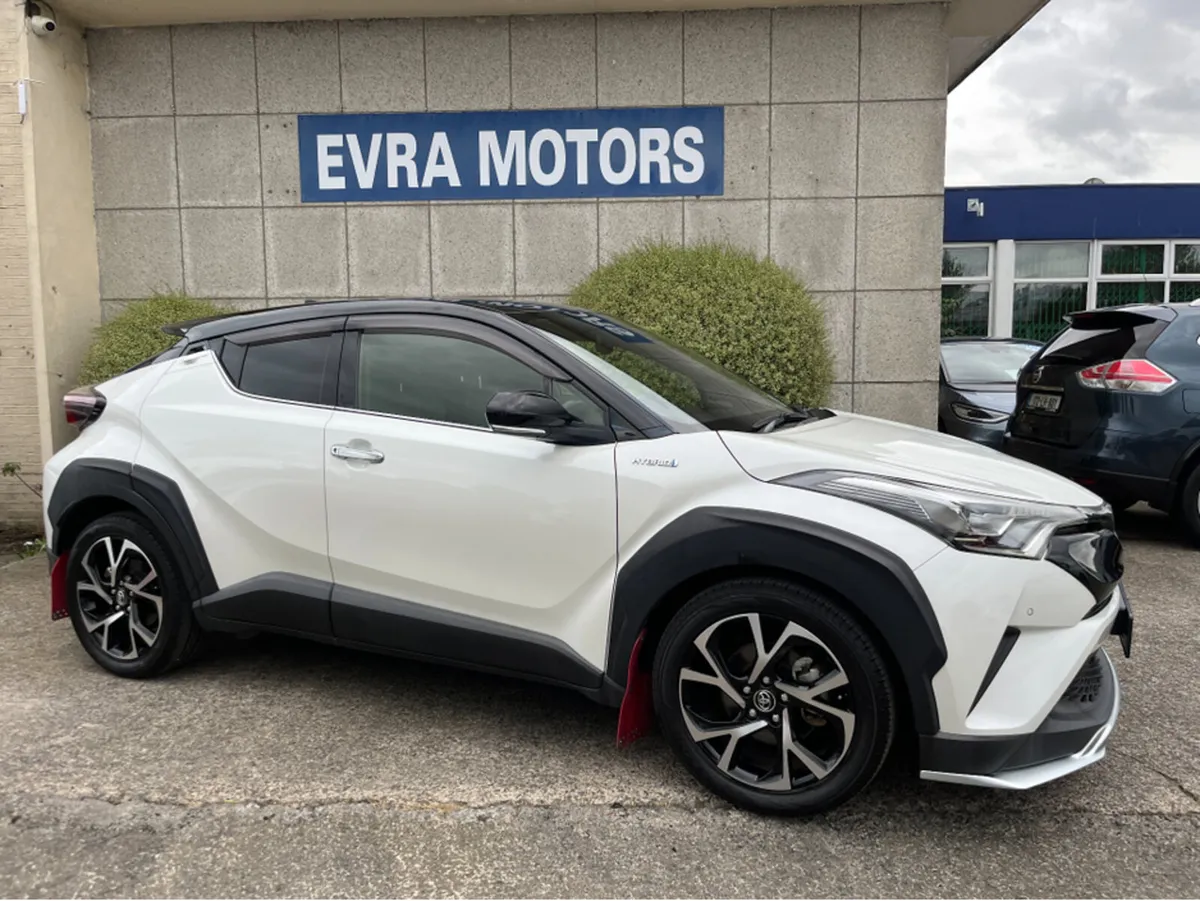 Toyota C-HR SOL HYBRID AUTOMATIC 1.8 PETROL //LOW - Image 2