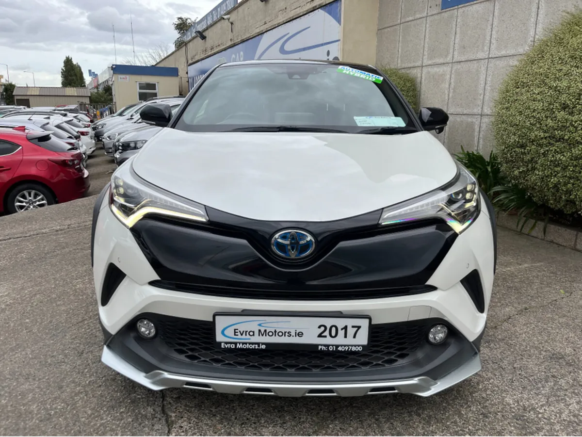 Toyota C-HR SOL HYBRID AUTOMATIC 1.8 PETROL //LOW - Image 3