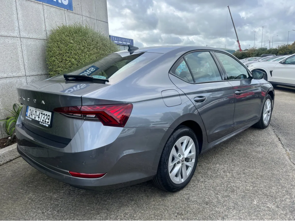 Skoda Octavia AMBITION 2.0 TDI DIESEL //REVERSE CA - Image 4