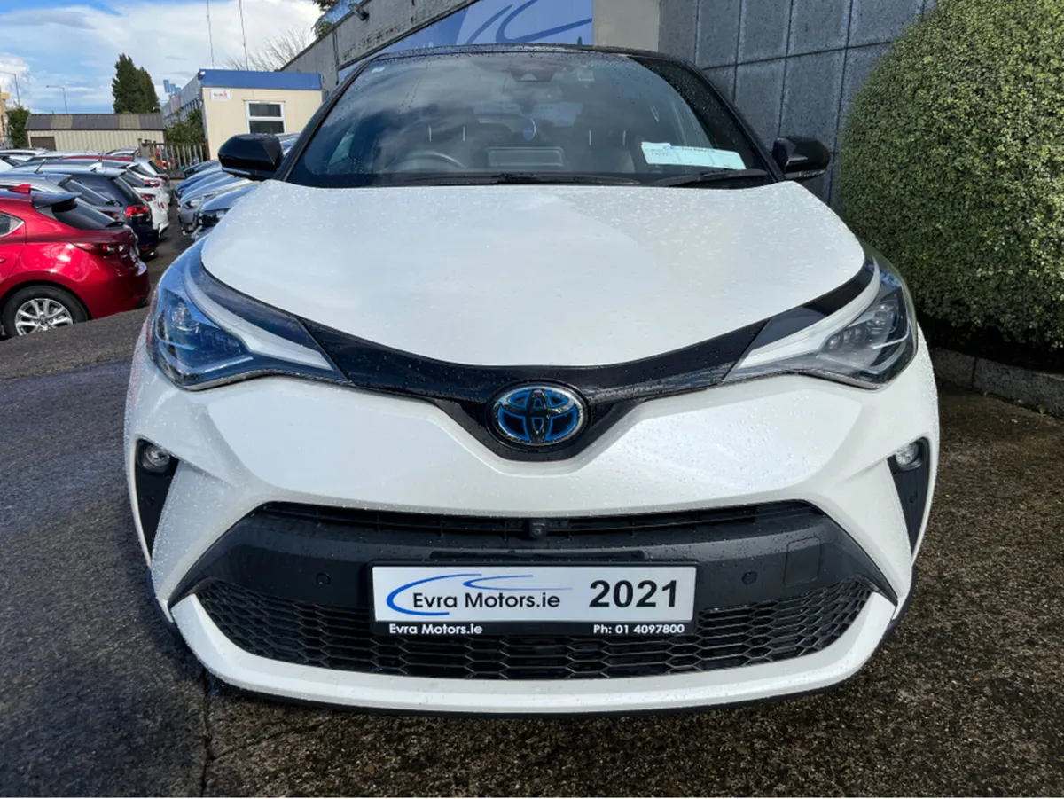 Toyota C-HR SOL AUTOMATIC HYBRID 1.8 PETROL //HIGH - Image 2