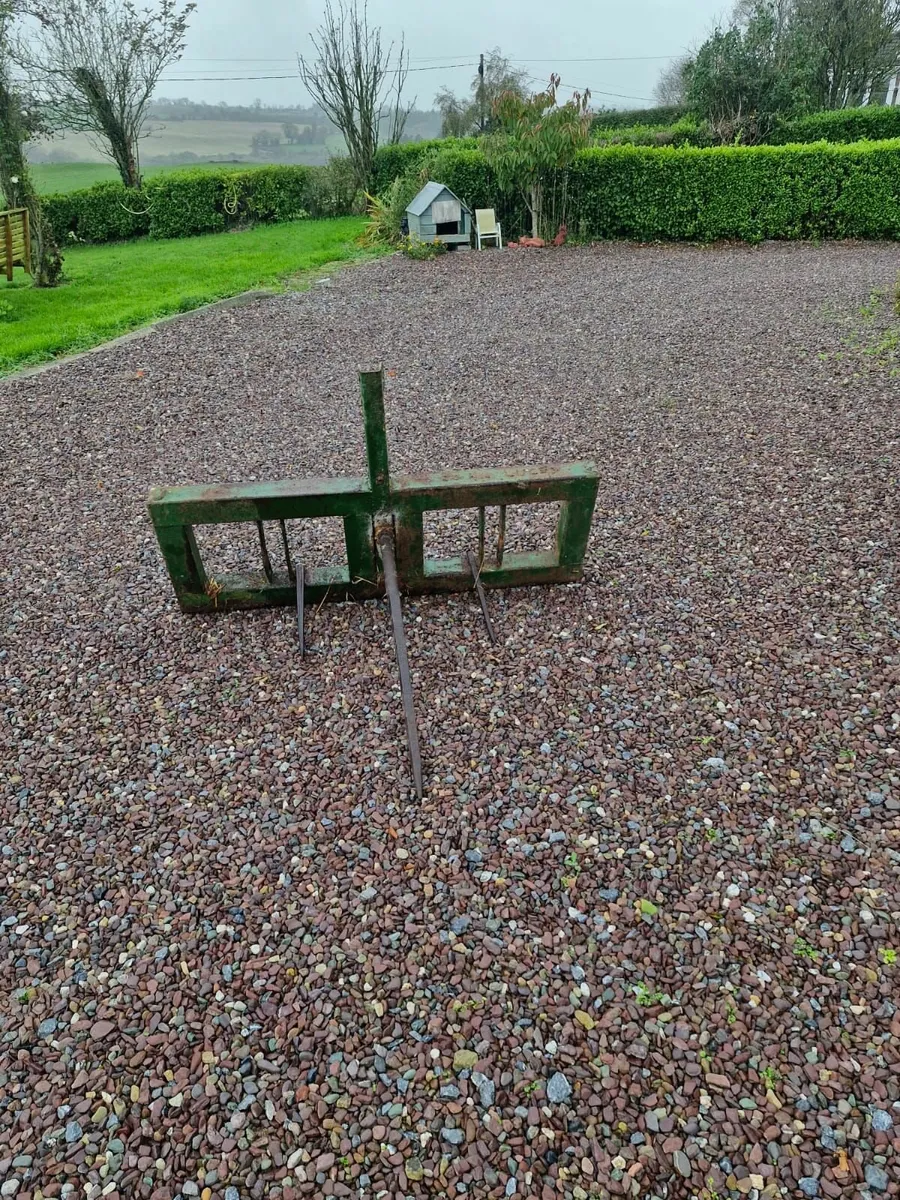 Strong bale Spike - Image 1