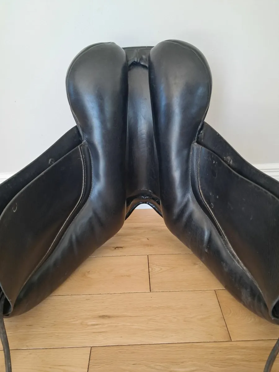 Ideal Jessica Dressage Saddle – 17.5” Wide - Image 3