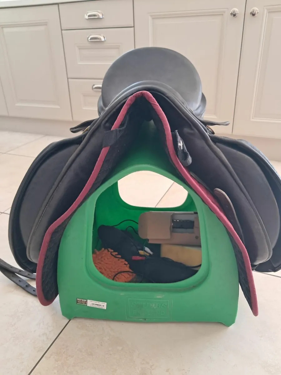 Ideal Jessica Dressage Saddle – 17.5” Wide - Image 4