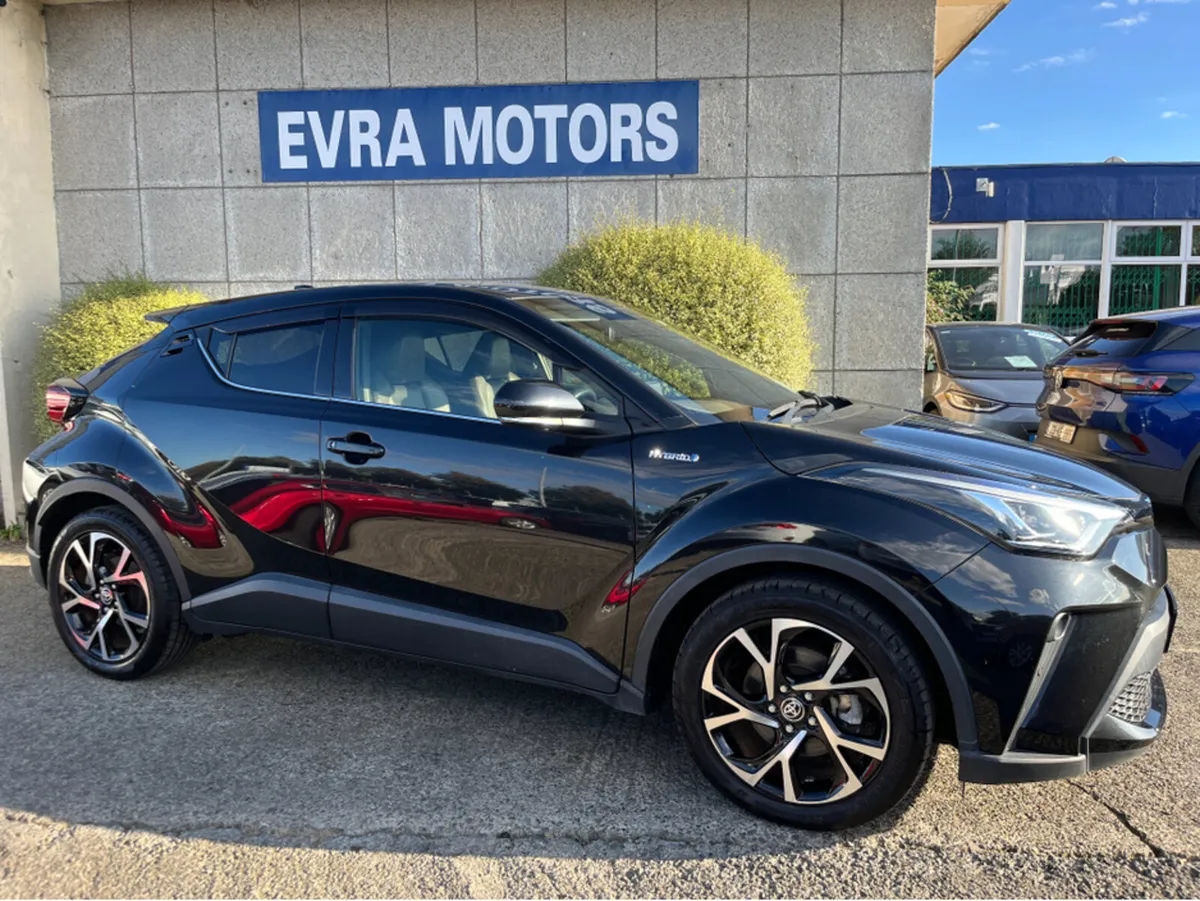 Toyota C-HR SOL HYBRID AUTOMATIC 1.8 PETROL //HIGH - Image 3