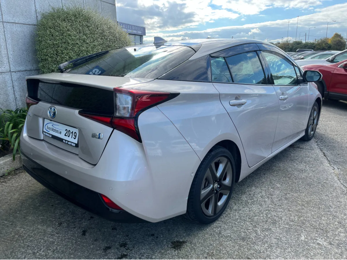 Toyota Prius TOURING SELECTION AUTOMATIC HYBRID 1. - Image 4