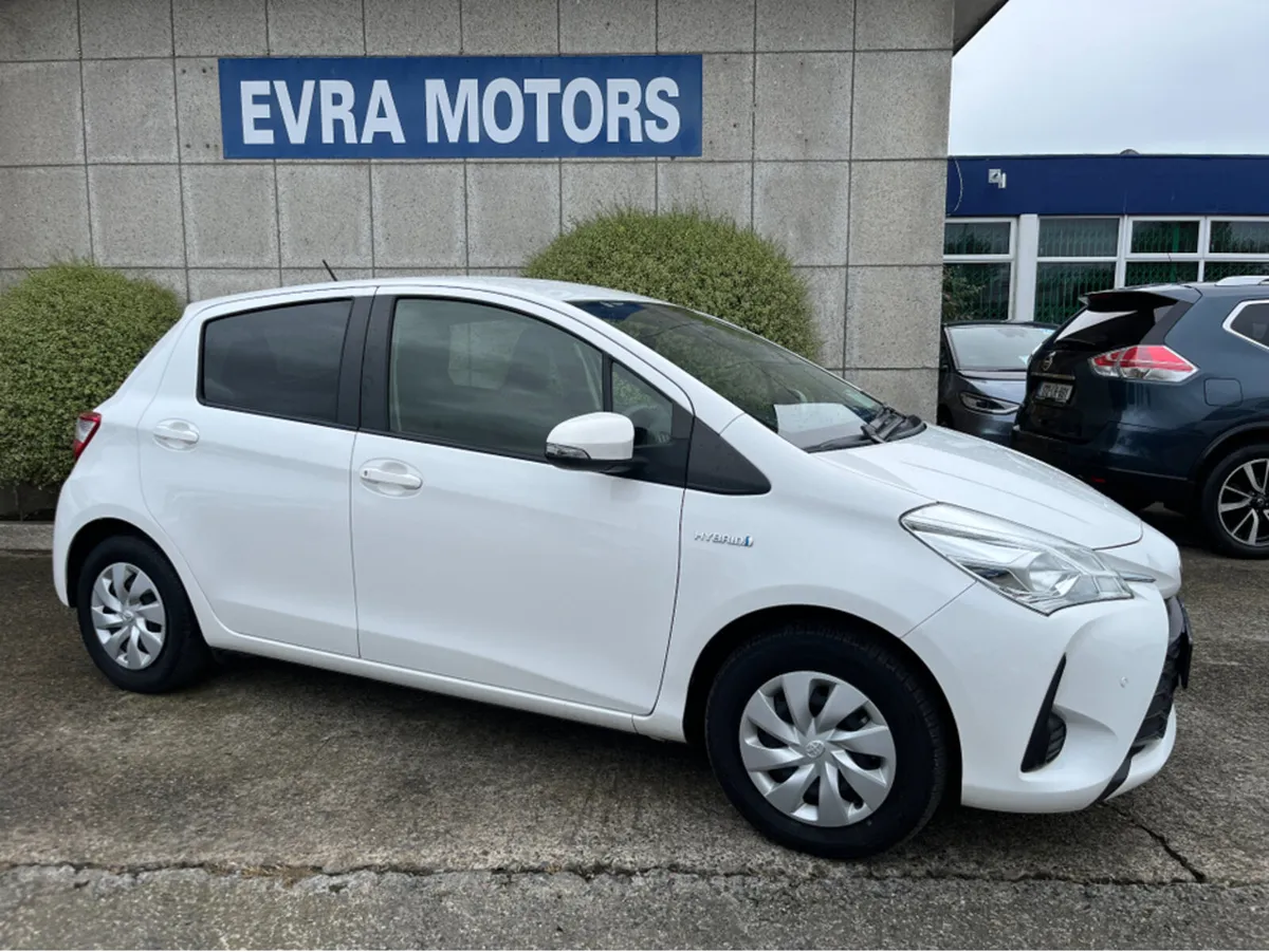 Toyota Vitz YARIS AUTOMATIC 1.5 PETROL HYBRID //RE - Image 3