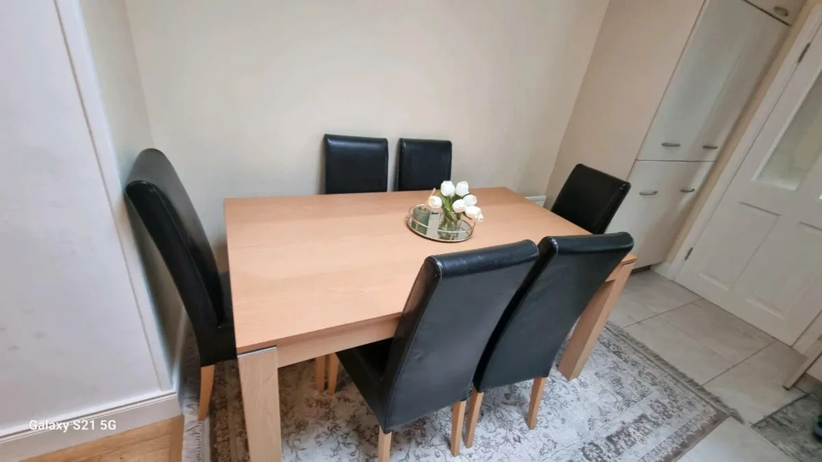 Dining table +6 chairs - Image 1