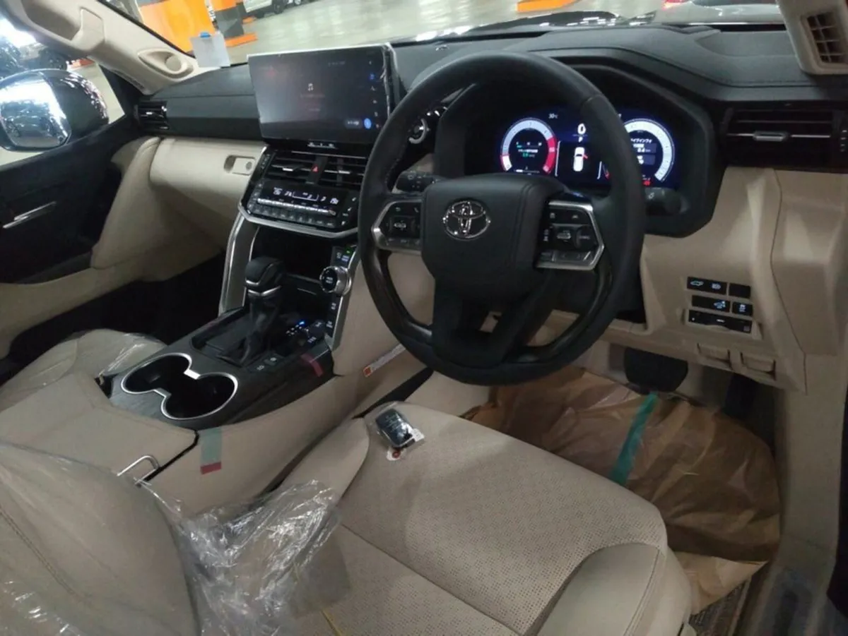 Toyota Land Cruiser AMAZON 3.3 DIESEL AUTOMATIC // - Image 3