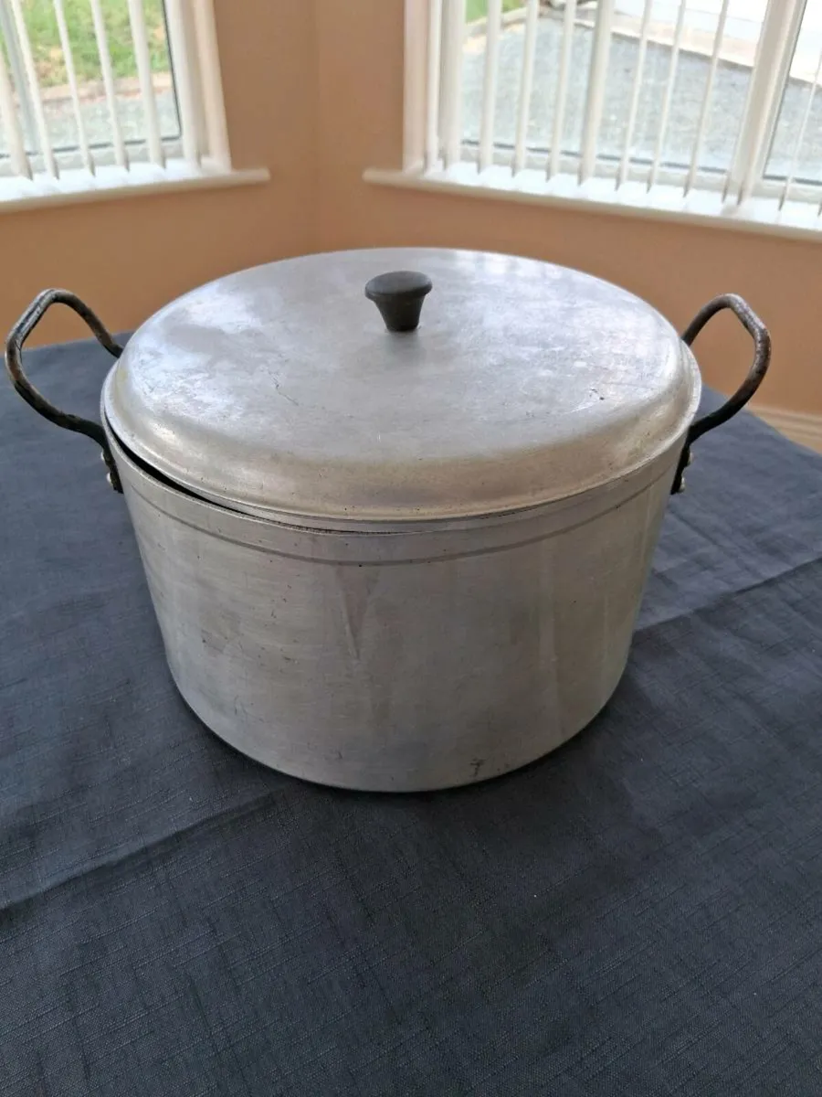 Old Type Saucepans - Image 4