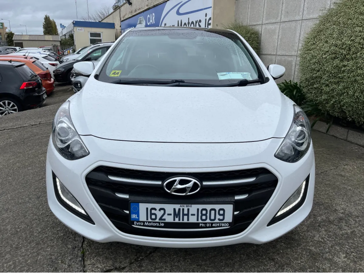 Hyundai i30 PREMIUM 1.6 DIESEL //PANORAMIC GLASS R - Image 2