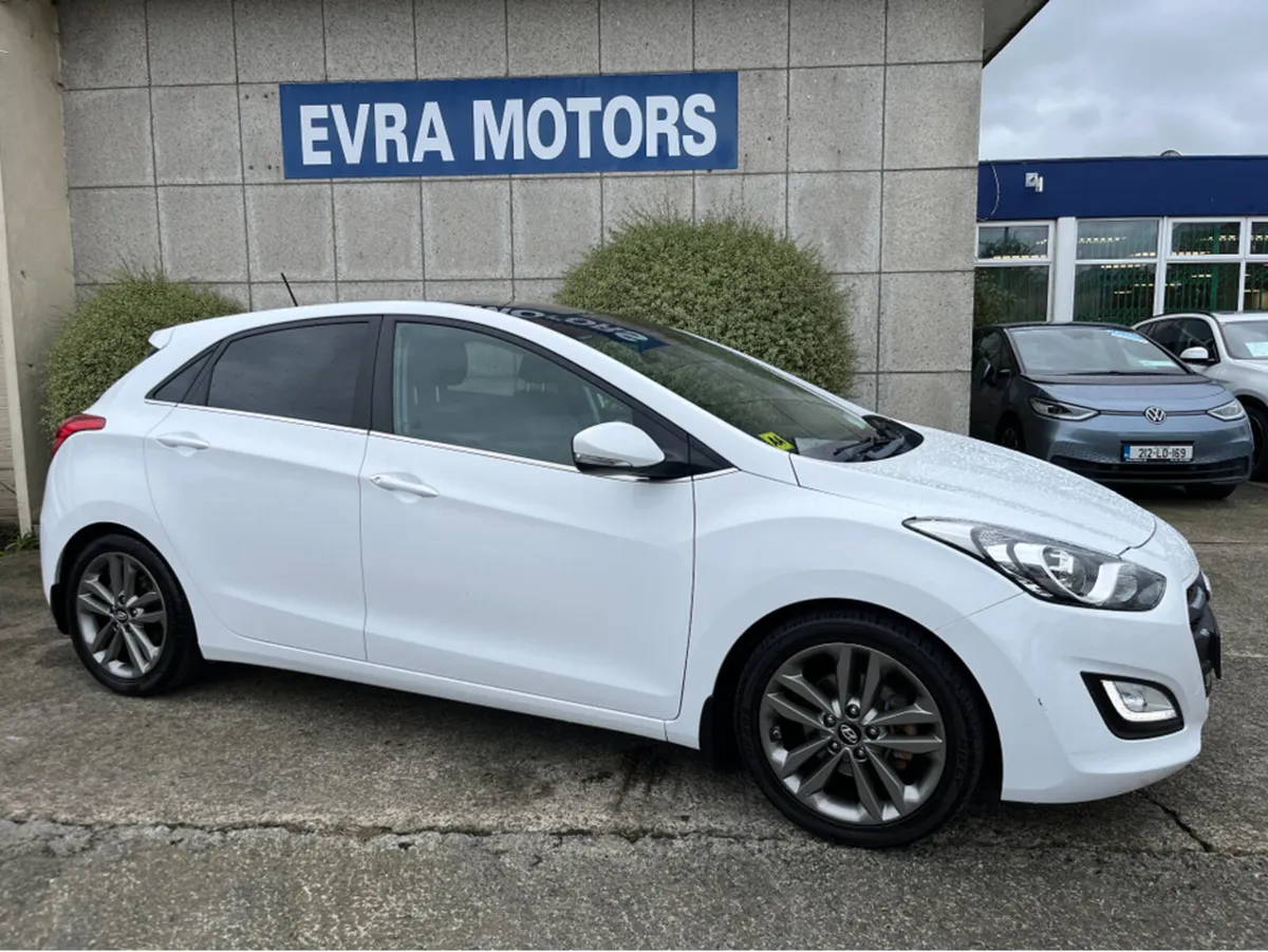 Hyundai i30 PREMIUM 1.6 DIESEL //PANORAMIC GLASS R - Image 3