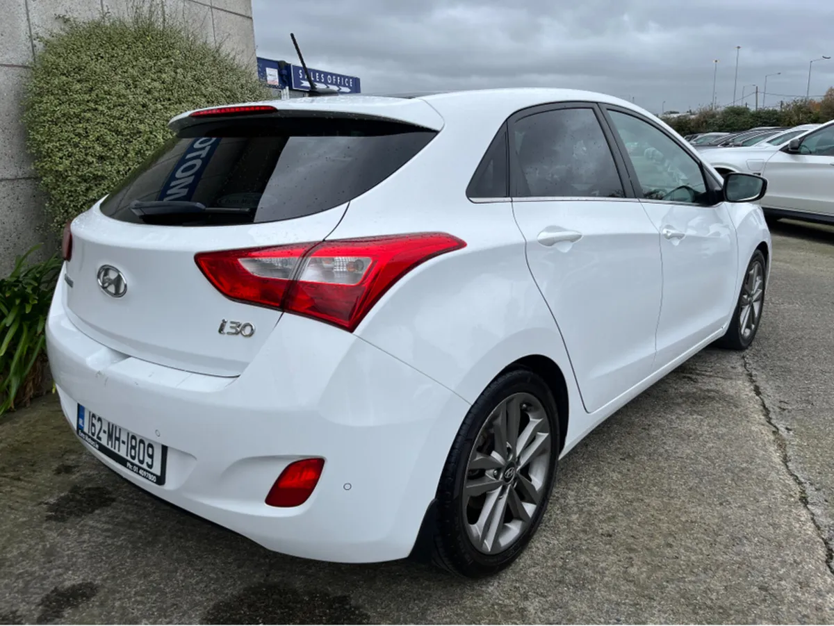 Hyundai i30 PREMIUM 1.6 DIESEL //PANORAMIC GLASS R - Image 4