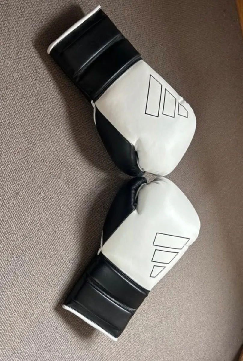 Adidas 500 Hybrid Boxing gloves - Image 3
