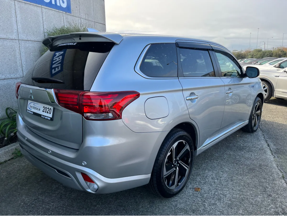 Mitsubishi Outlander 4WD G PLUS PHEV 2.4 PETROL HY - Image 4