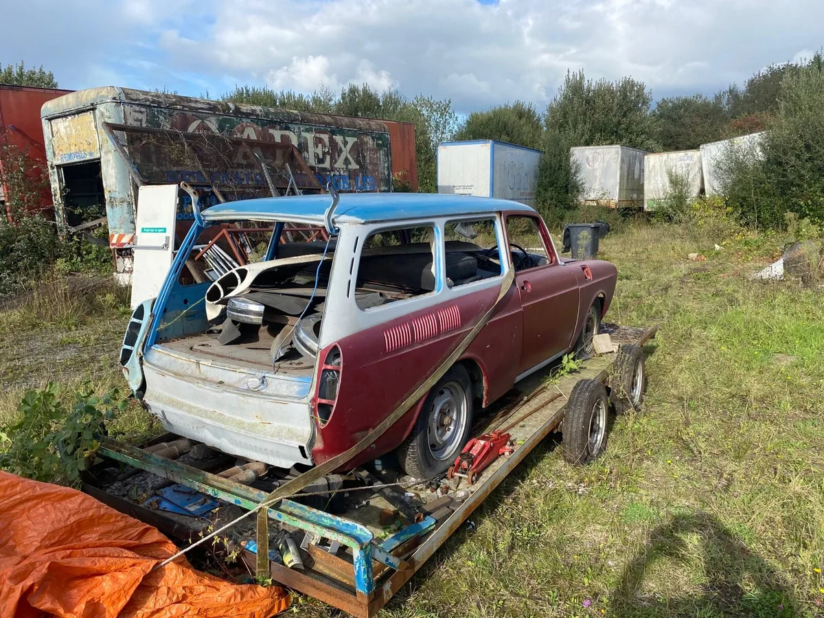 V w car on trailer - Image 2
