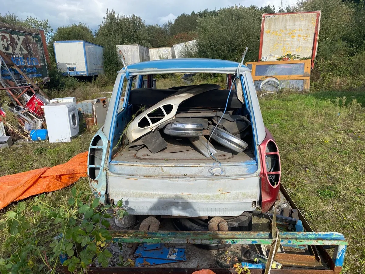 V w car on trailer - Image 4