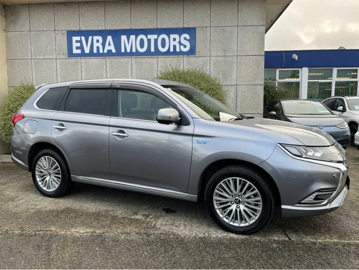 Mitsubishi Outlander 4WD G AUTOMATIC PLUG IN HYBRI - Image 3