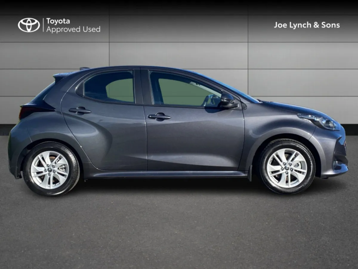 Toyota Yaris Yaris Hybrid 115 Luna - Image 3