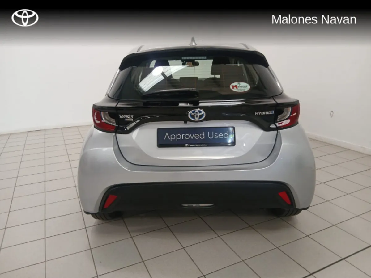 Toyota Yaris YARIS 1.5 HYBRID LUNA - Image 4