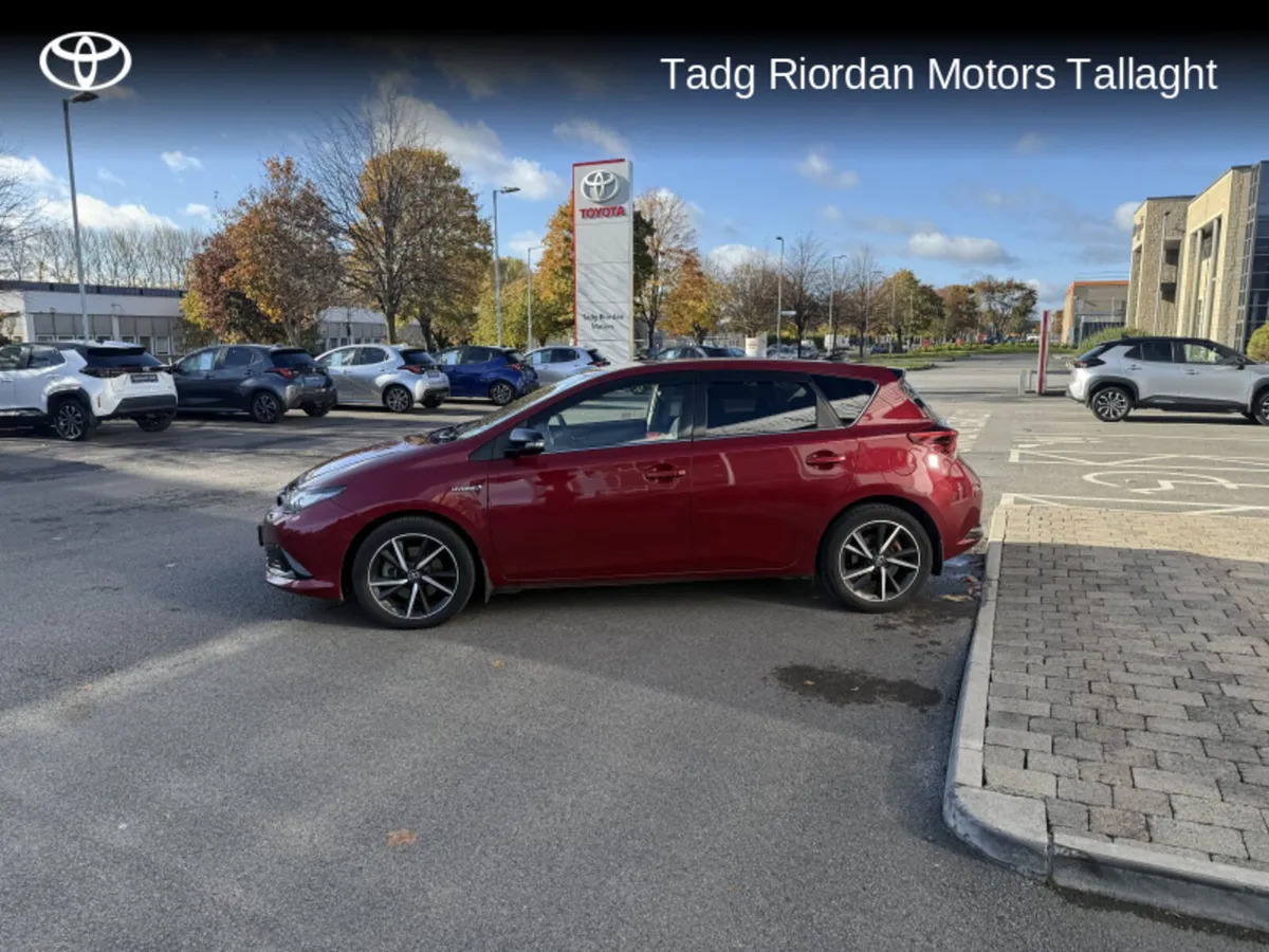 Toyota Auris HYBRID LUNA SPORT 4DR AUTO - Image 3