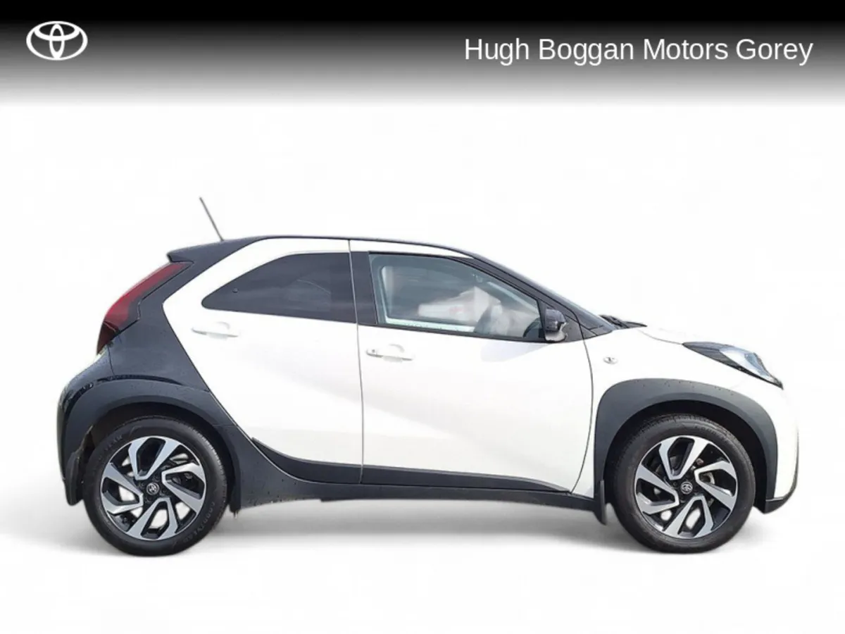 Toyota Aygo X DESIGN WHITE - Image 3