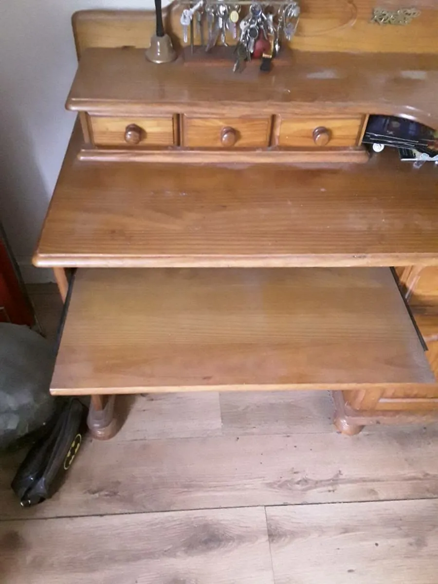 Office desk with pull out shelve 50e - Image 4