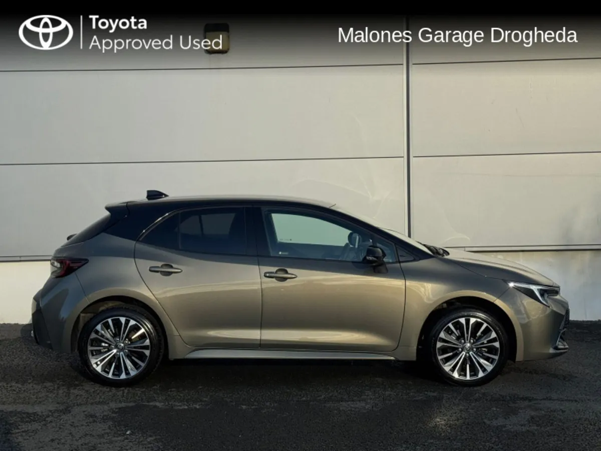 Toyota Corolla 1.8 Hybrid Luna Sport *Bi-Tone* Cal - Image 3