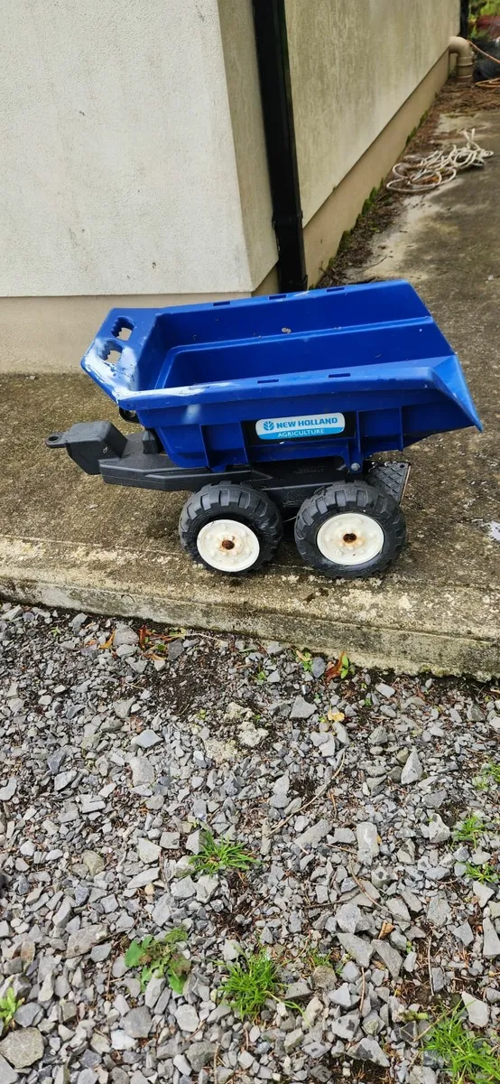 Pedal tractor with front loader - Image 4
