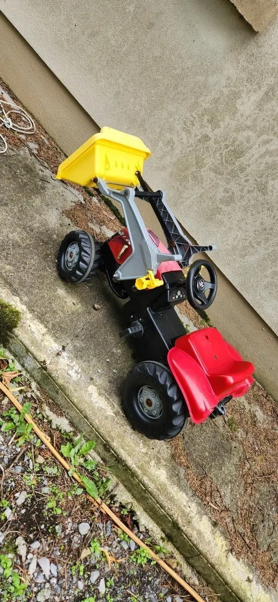 Pedal tractor with front loader - Image 2
