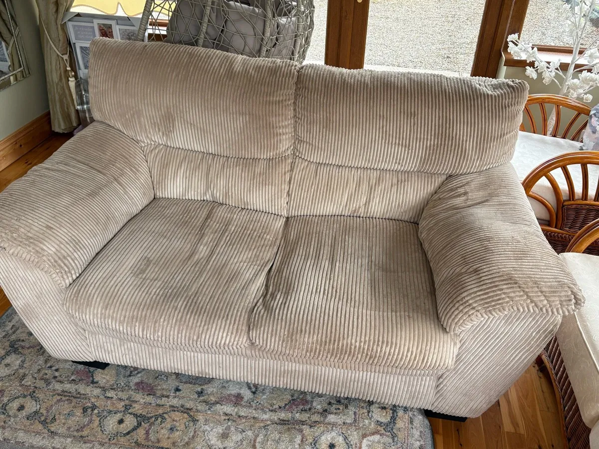 2seater couch - Image 1