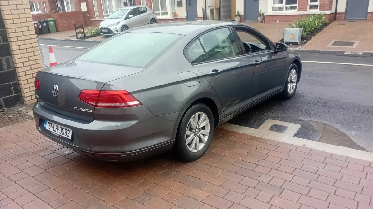 161 volkswagen  passat - Image 4