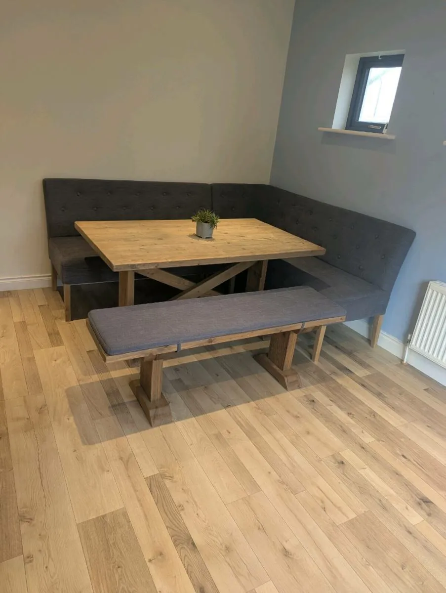 Kitchen table and Chairs - Image 2