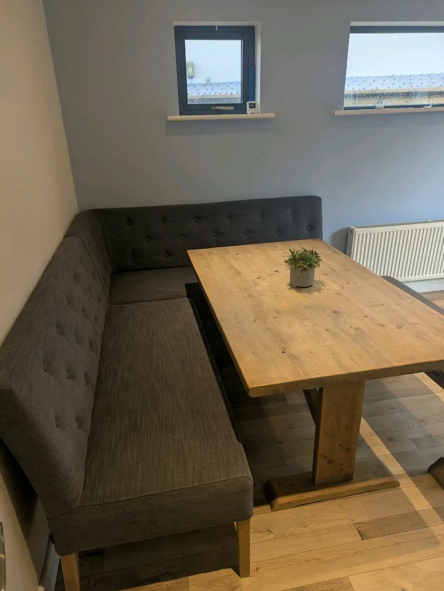Kitchen table and Chairs - Image 3